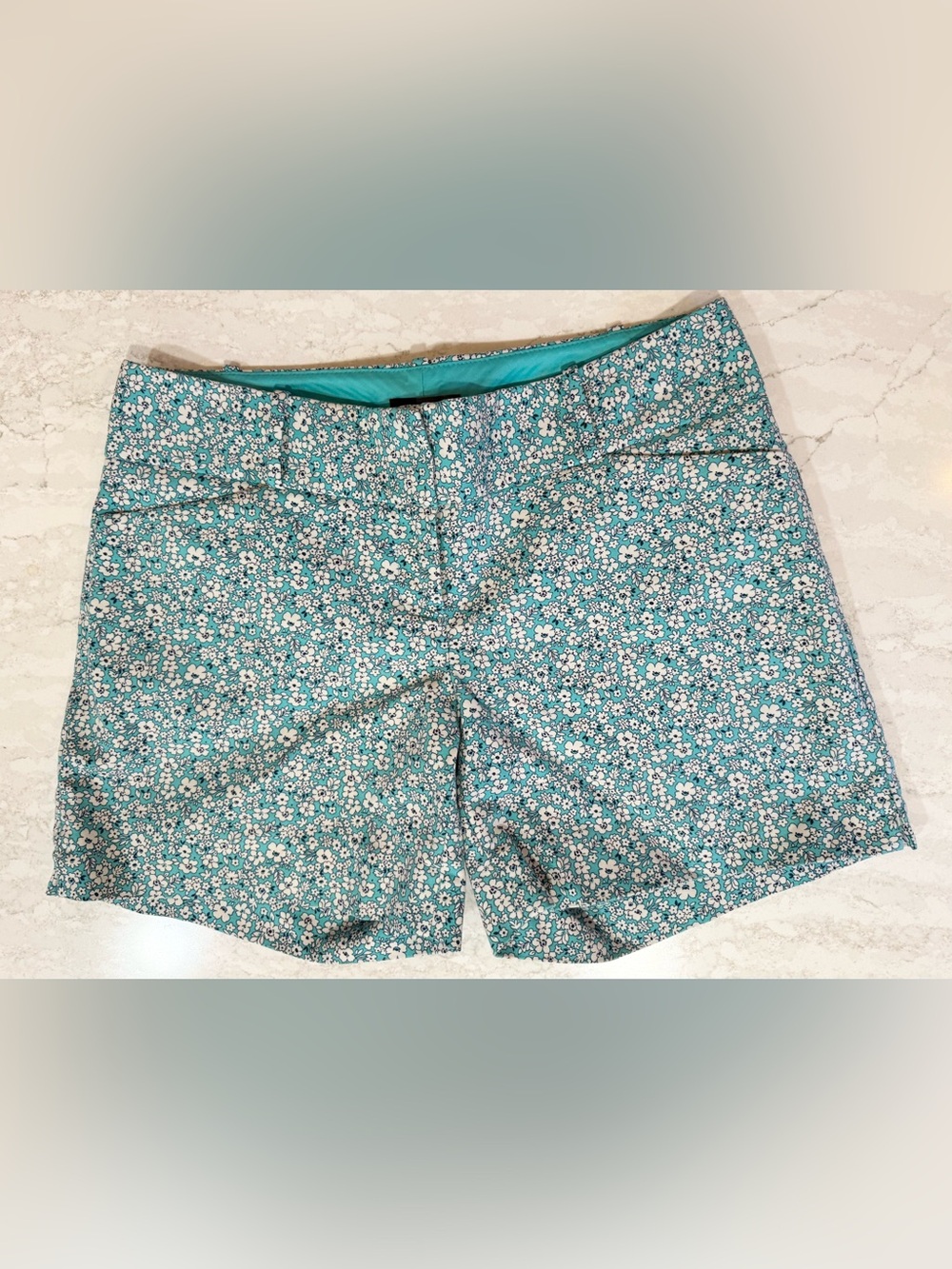 🤍🩵💙 The Limited Size 4 Aqua Floral Cotton Stretch Mid Rise Shorts Preppy